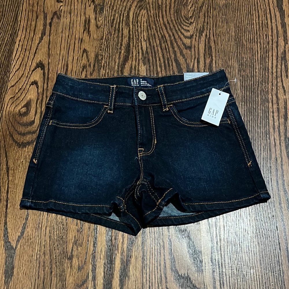 NWT GAP Sz 8 regular shortie short